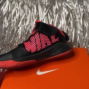 Team Hustle D 9 (PS) little girl Nike shoes